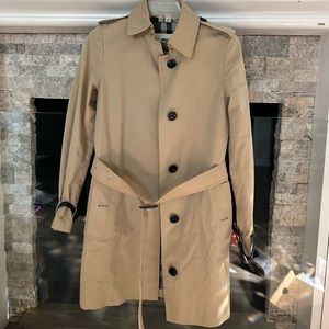 BURBERRY trench coat.